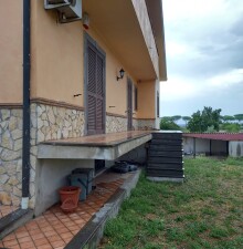 Due unità immobiliari in villa zona Borghesiana